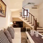 Angeles House